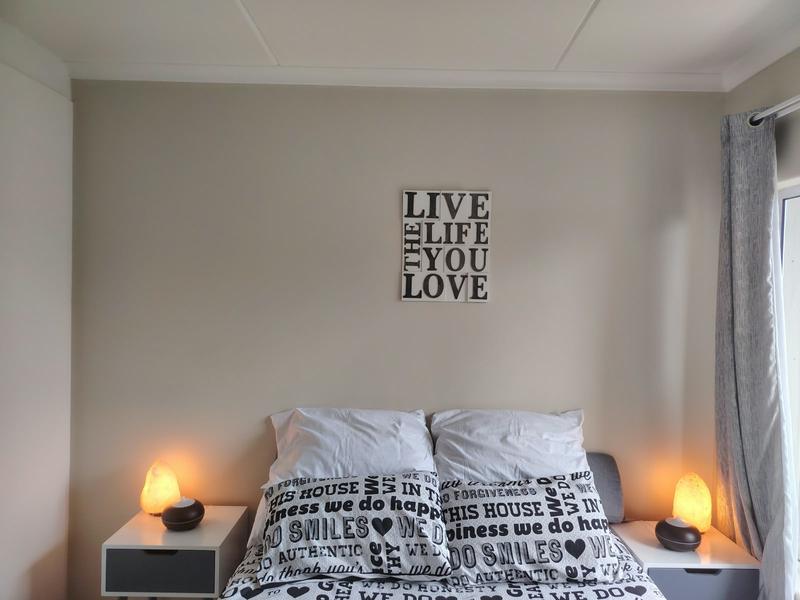 To Let 2 Bedroom Property for Rent in Buhrein Western Cape